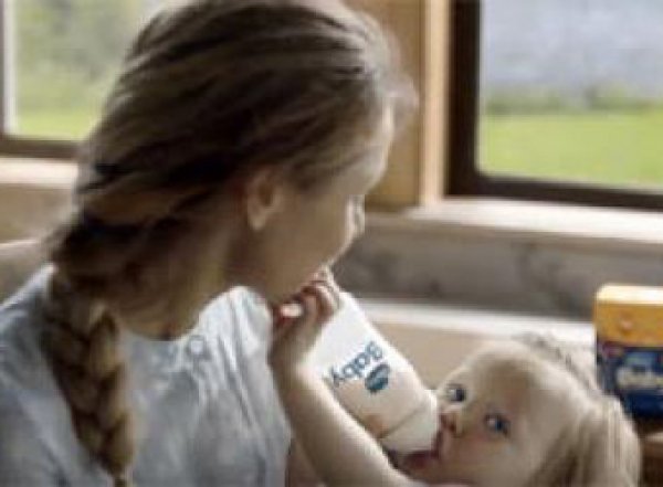 Госдума хочет запретить рекламу молочных смесей