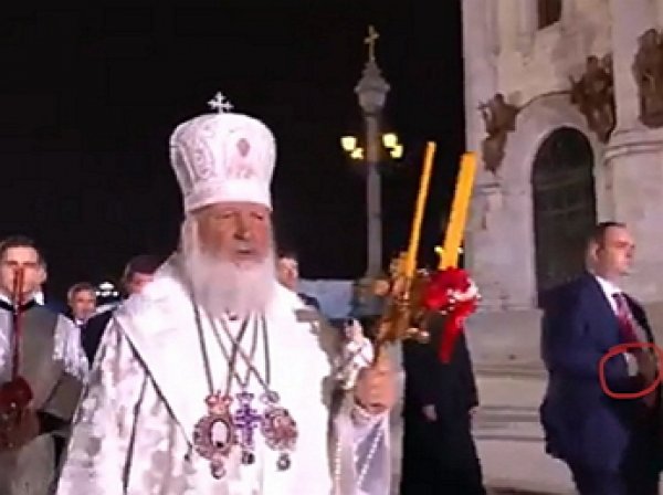 В Сети обсуждают внушительную охрану патриарха Кирилла во время Крестного хода (ВИДЕО)