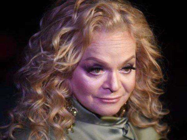 "Полулысая бабка": молодящуюся Ларису Долину смешали с грязью (ФОТО)