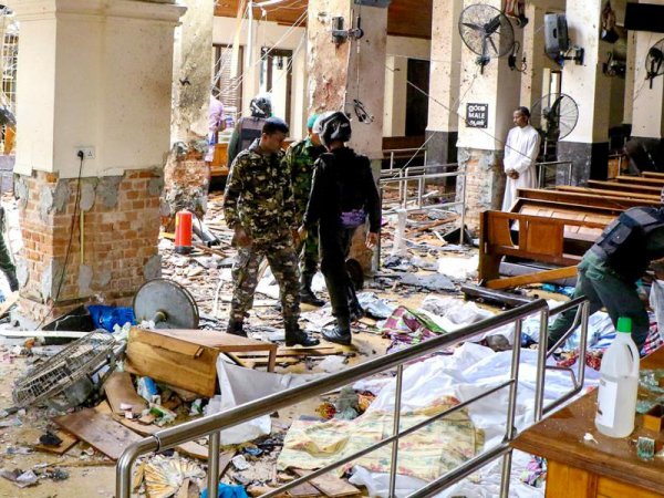 Число жертв взрывов на Шри-Ланке приблизилось к 300: мир облетел страшный кадр (ФОТО)