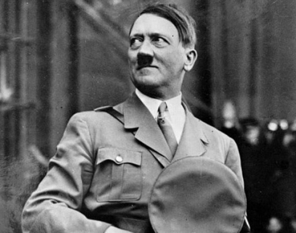 ФБР открыло тайны "бегства" Гитлера в Аргентину и опубликовало возможное фото постаревшего фюрера