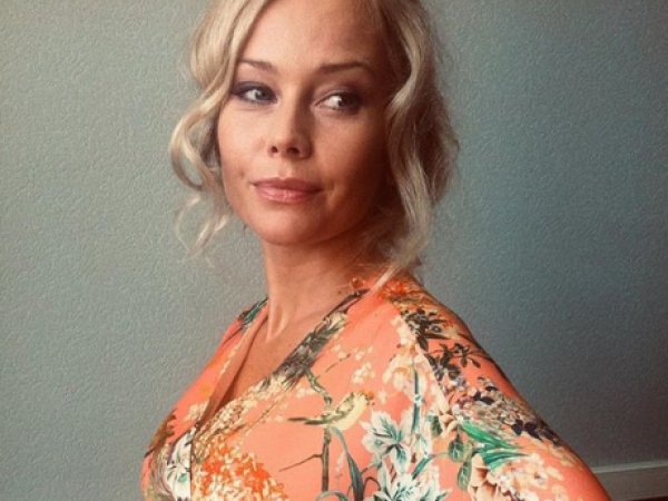 "Лучше от меня узнаете": 46-летняя Елена Корикова показала фото с огромным животом