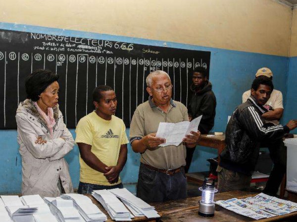 На BBC рассказали о "русских туристах с чемоданами денег", помогавших на выборах в Мадагаскаре (ВИДЕО)