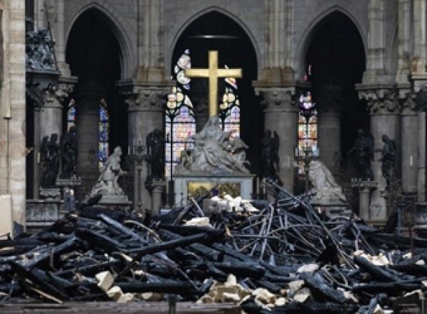 Пироман в Нью-Йорке облил бензином врата собора Святого Патрика, чтобы повторить трагедию Нотр-дама