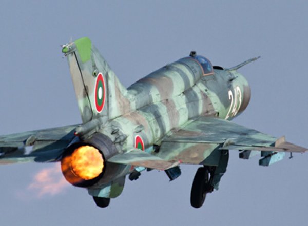 Видео налета МиГ-21 на аэропорт Митига в Ливии появилось в Сети