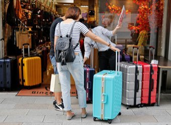 Эксперты назвали самых невоспитанных туристов