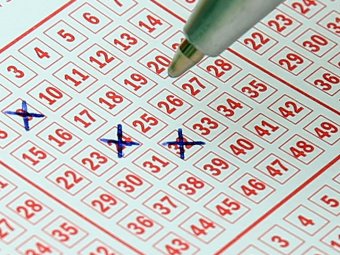 Американец сорвал джекпот, 20 лет вписывая в лотерейные билеты одни и те же числа

