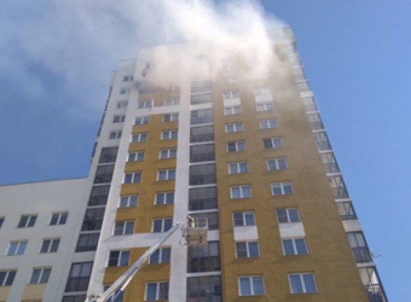 Взрыв в Екатеринбурге 10 апреля 2019 в многоэтажке мог вызвать самогонный аппарат: есть раненые (ВИДЕО)