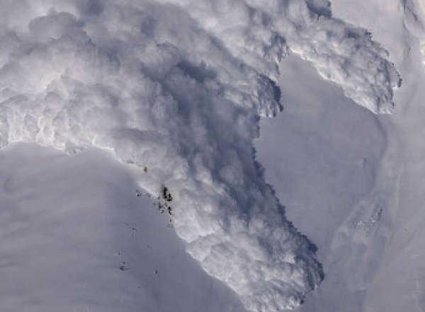 Опубликовано видео с места гибели 7 альпинистов при сходе лавины на Алтае