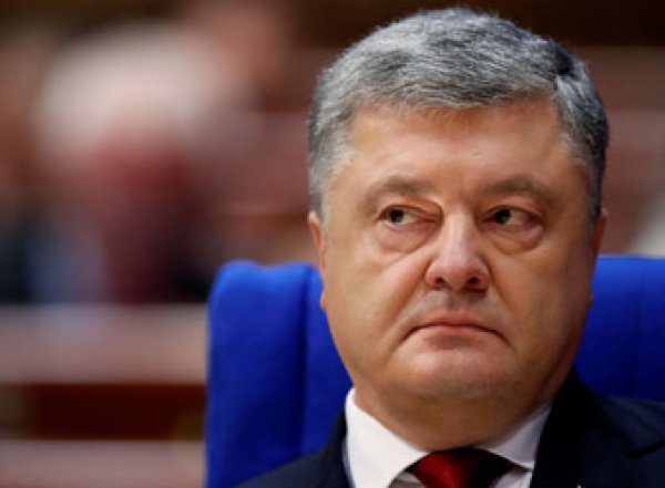 "Стыдно за украинцев": подчинённые разнесли Порошенко за "помятый" внешний вид (ФОТО)