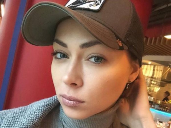"Туда больше ни ногой": актриса Настасья Самбурская со скандалом ушла из театра