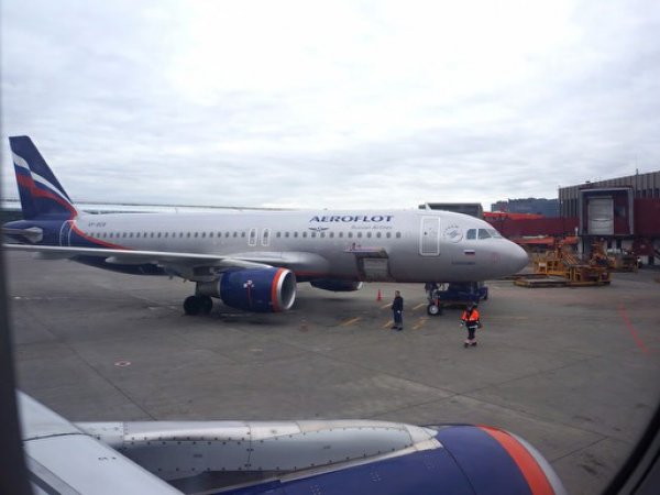 Летевший из Москвы в Ижевск "Суперджет" получил повреждения во время приземления