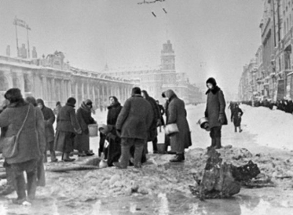 Российская писательница обвинила Сталина в блокаде Ленинграда