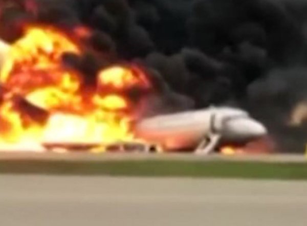 В Сети появилось полное видео жуткой посадки в Шереметьево SSJ-100