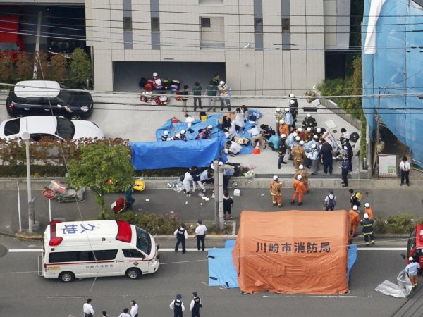 В Японии мужчина с ножом напал на школьников: погибли двое