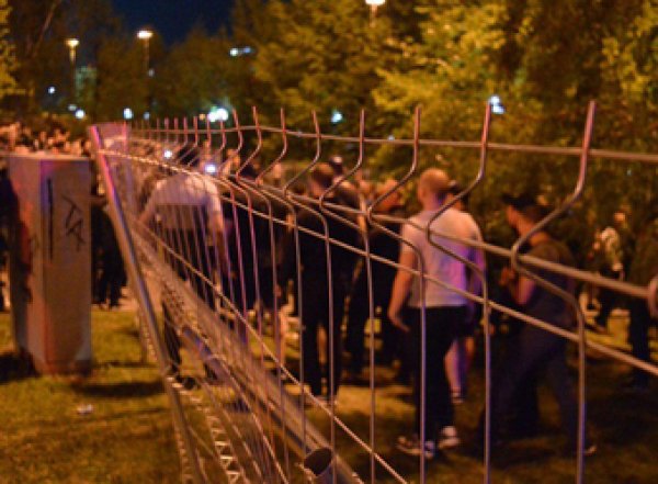 Жители Екатеринбурга всю ночь бунтовали против строительства храма на месте сквера (ФОТО, ВИДЕО)
