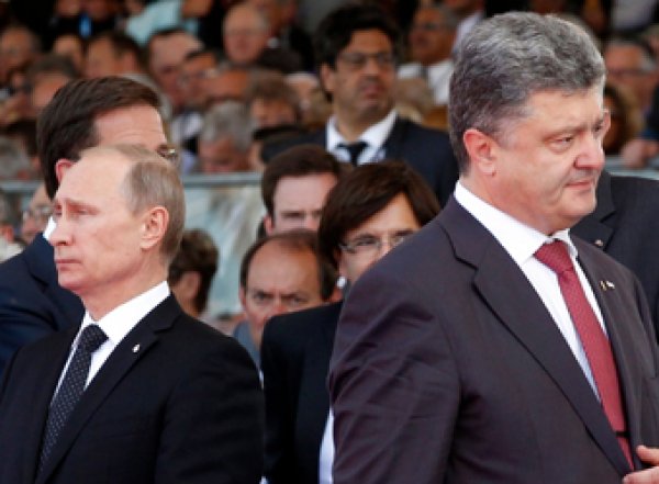 Путин снова не поздравил Порошенко с 9 Мая