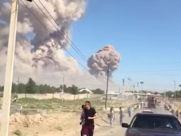 Взрыв в Казахстане на складе боеприпасов сегодня привел к эвакуации целого города