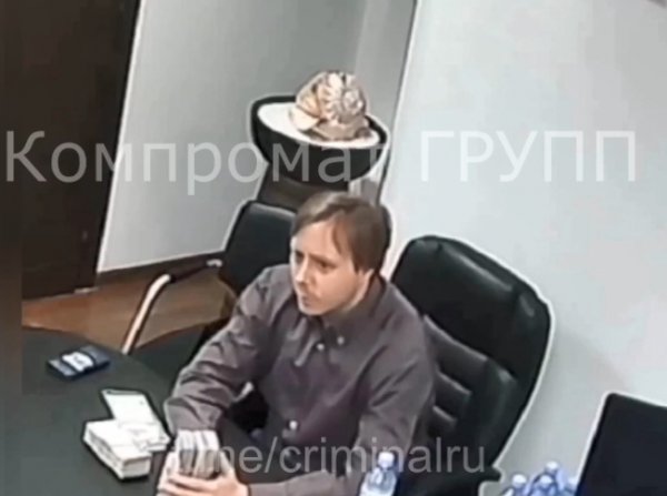 Попавшего на видео с пачками денег Маслякова-младшего заподозрили в аферах с КВН