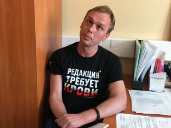 "Ударил кулаком в щеку": в Сети появились показания задержанного за наркотики журналиста "Медузы" Голунова