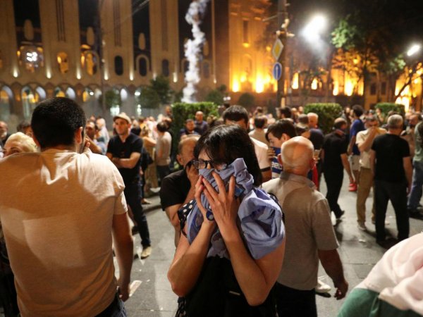 В Тбилиси полиция жестко разогнала многотысячный митинг: более 50 пострадавших