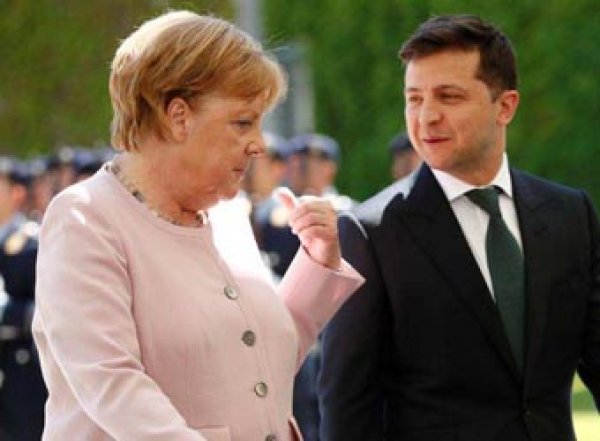 Меркель затрясло на встрече с Зеленским (ВИДЕО)