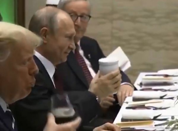 "Боится отравления?": собственная кружка Путина на обеде G20 вызвала ажиотаж в ИноСМИ и Сети (ВИДЕО)