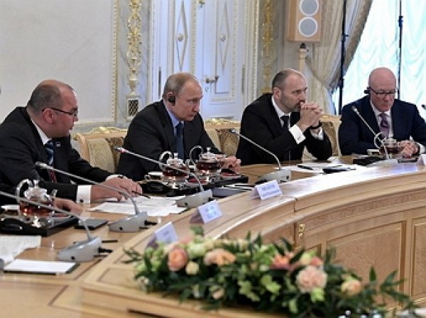 "Пускай делом займется ваш министр": Путин вышел из себя на Петербургском форуме