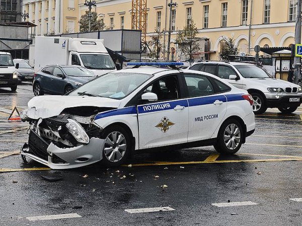 СМИ: на Кутузовском проспекте столкнулись машины ФСО и МВД