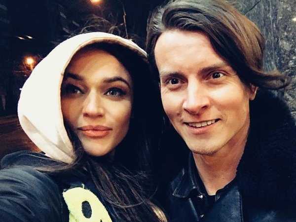 Алена Водонаева и Алекс Косинус официально подали на развод