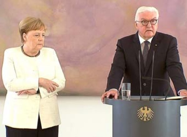 Врачи объяснили, отчего трясет Ангелу Меркель