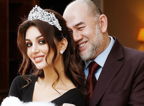 Экс-король Малайзии официально развелся с "Мисс Москва"
