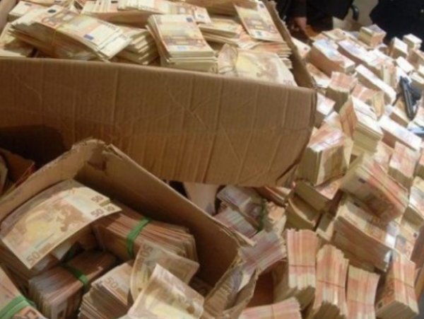СМИ рассказали, для чего полковники ФСБ хранили 12 млрд рублей