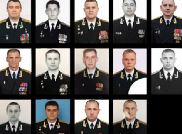 Путин присвоил четырем погибшим подводникам звания Героев России