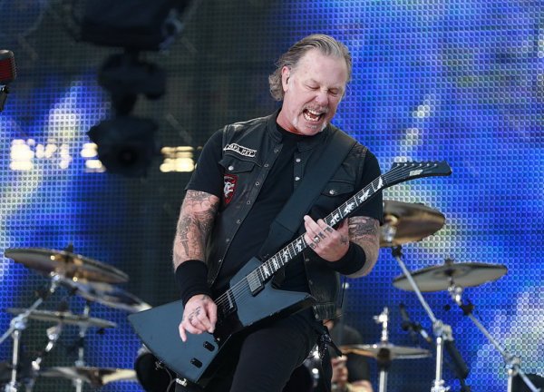Metallica спела «Группу крови» Виктора Цоя в "Лужниках" (ВИДЕО)