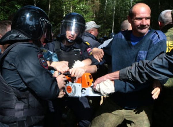 Жесткий разгон в Подмосковье противников свалки полицией попал на видео: есть пострадавшие