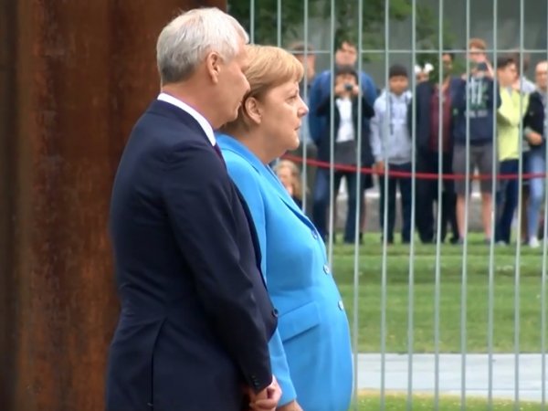 Меркель в третий раз затрясло во время встречи на высшем уровне