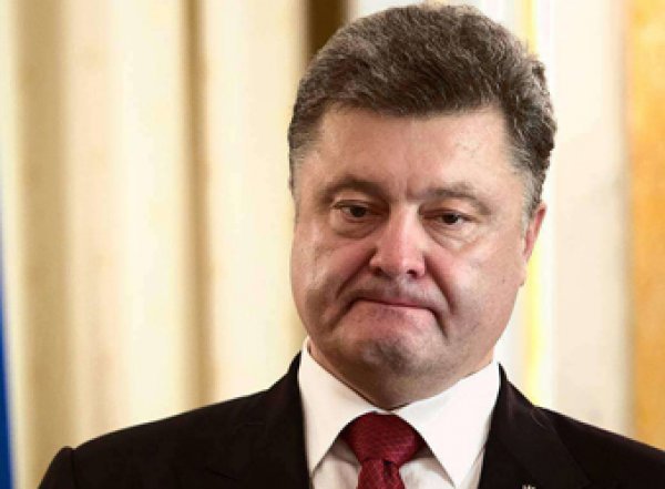 Порошенко с семьей покинул Украину