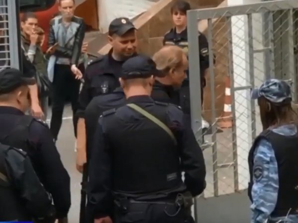 Опубликовано видео ареста вора в законе №1 Олега Шишкана в суде
