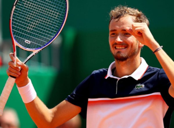 Теннисист Медведев стал пятой ракеткой мира, выиграв свой первый "Мастерс"
