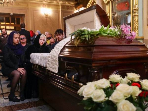 СМИ: вдова Вилли Токарева начала задыхаться на его похоронах