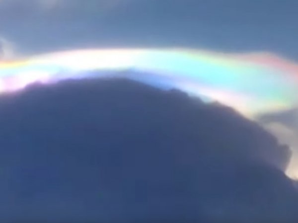 Нибиру уже здесь: пассажиры самолета сняли на видео приблизившуюся к Земле планету Х