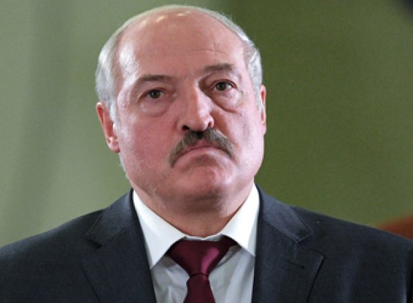 "Был пьяным и плохо работал": Лукашенко признался в избиении сотрудника