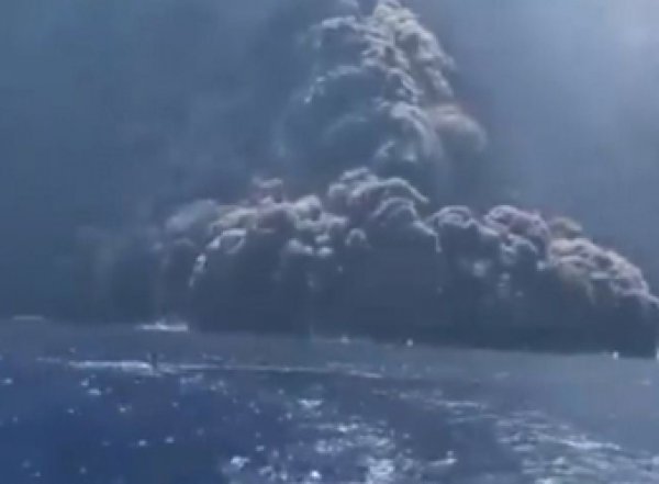 На "земле Божьей" в Италии взорвался вулкан, едва не погубив туристов (ФОТО, ВИДЕО)