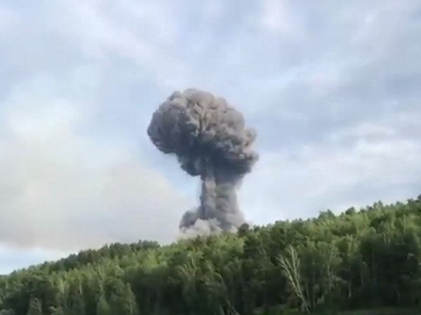 Видео взрывов на складе боеприпасов в Красноярском крае появилось в Сети