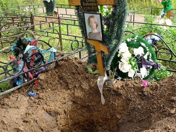 В Башкирии из могилы пытались выкопать труп девушки, умершей два года назад