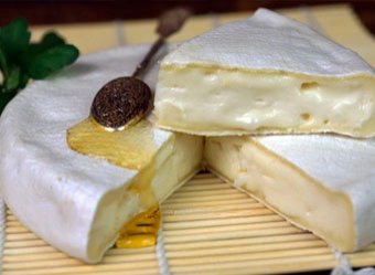 Врачи назвали самый опасный  для здоровья сыр