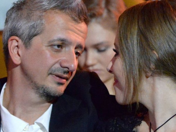 "Вы ужасно пахнете": драка Богомолова с журналистами перед свадьбой попала на видео