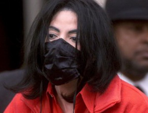 "Нормальный парень": телохранитель Майкла Джексона раскрыл тайну его маски
