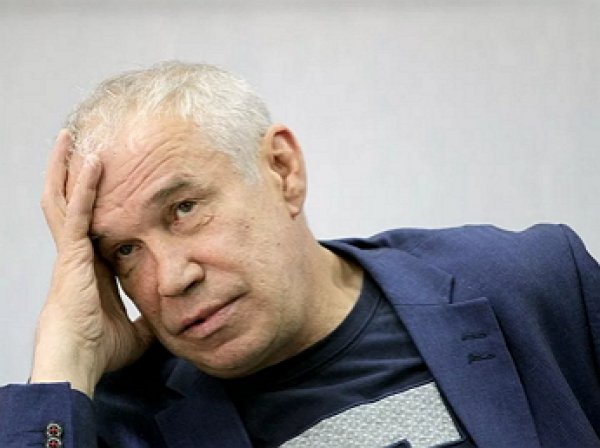 В Сети появились кадры с разбившим голову актером Сергеем Гармашом в аэропорту Ростова-на-Дону